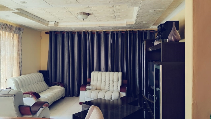 5 Bedroom Property for Sale in Ilitha Park Western Cape